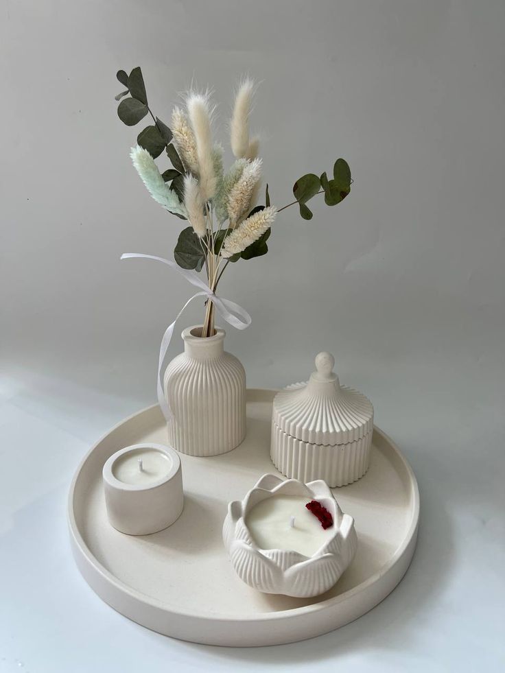 Round Tray with Lotus Flower Bundle